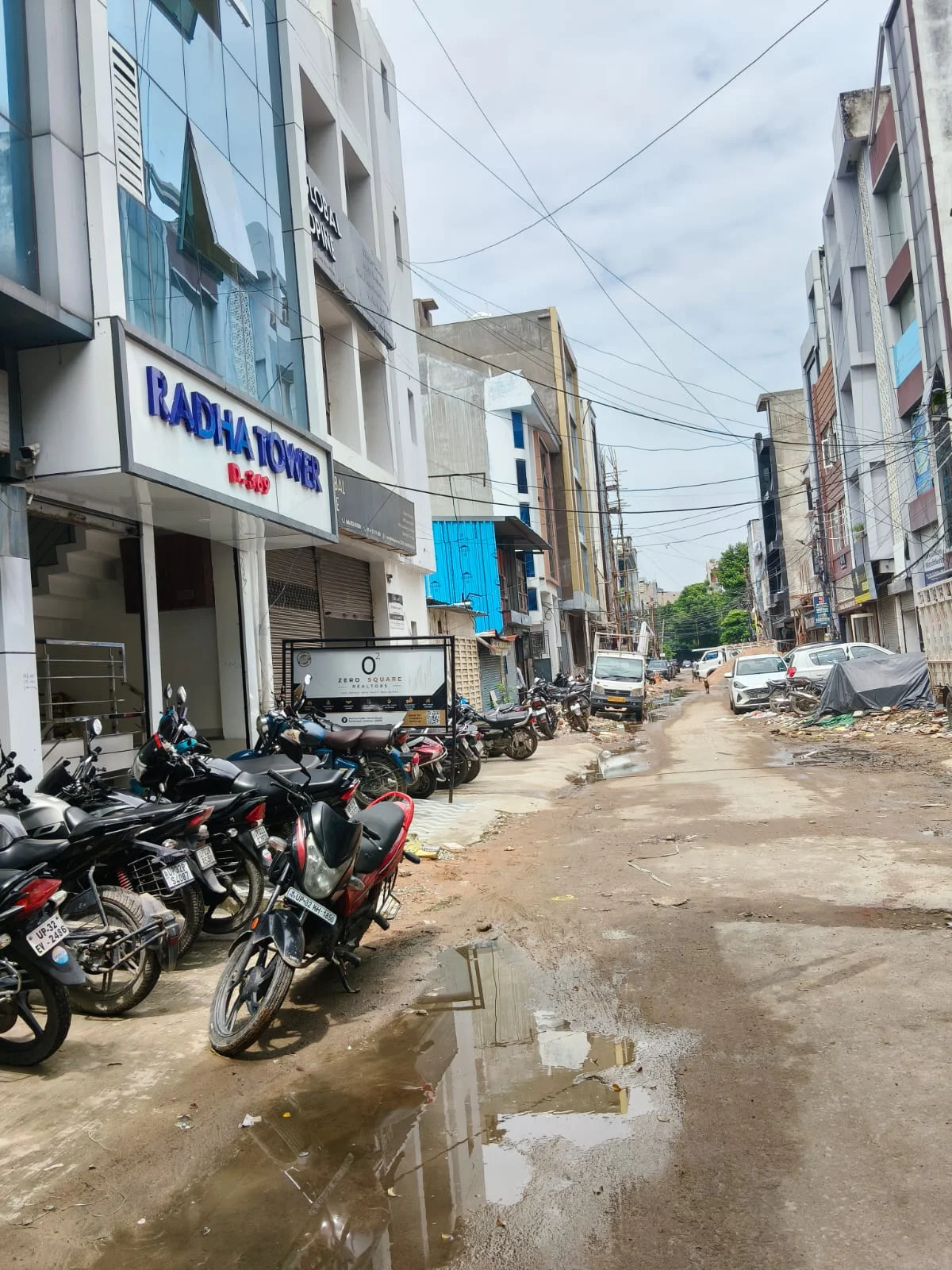 Street view outside Radha Tower in Vibhuti Khand