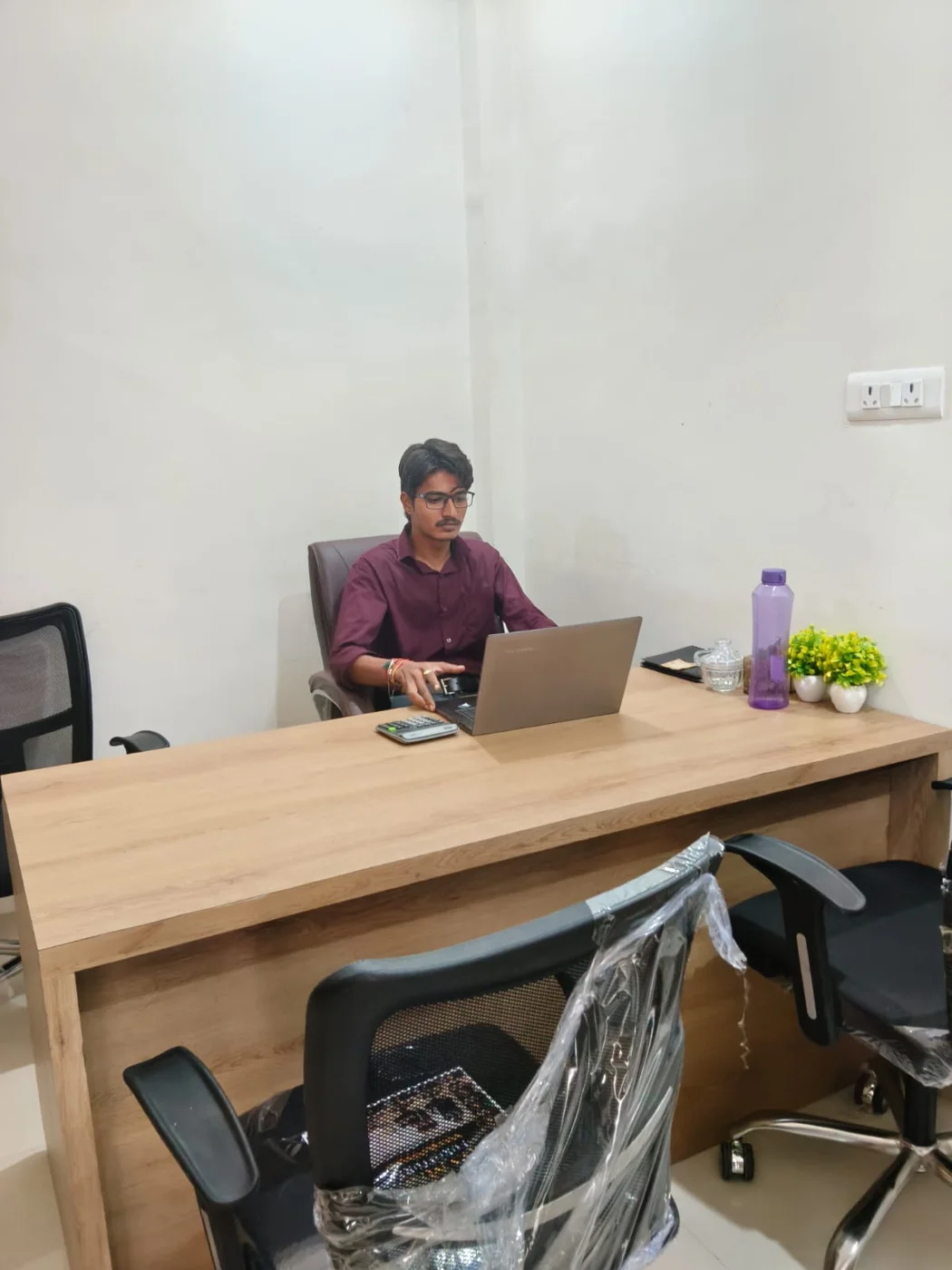 A team member working at the Ravishwar Solution office in Lucknow