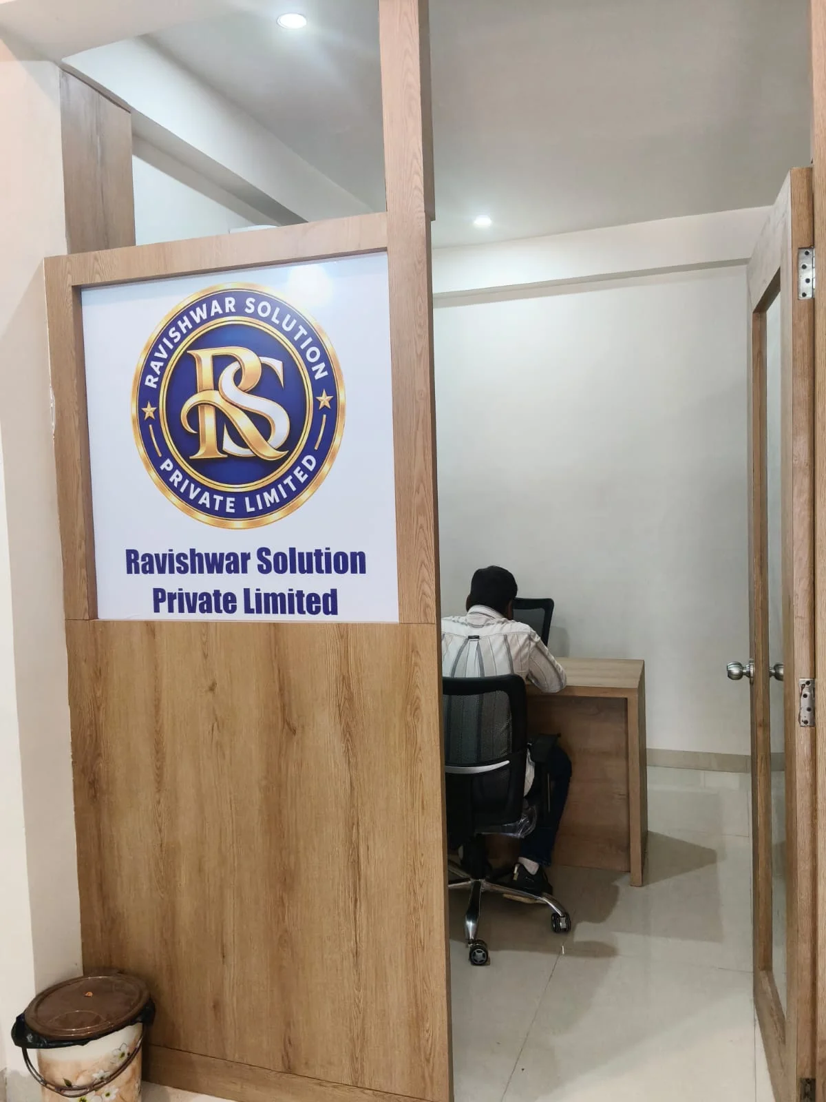 Ravishwar Solution branded cabin and workspace